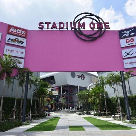 Siam Stadium Hostel Bangkok Bagian luar foto