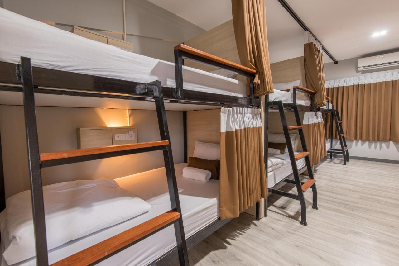 Siam Stadium Hostel Bangkok Bagian luar foto