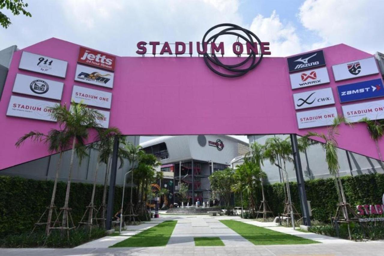 Siam Stadium Hostel Bangkok Bagian luar foto