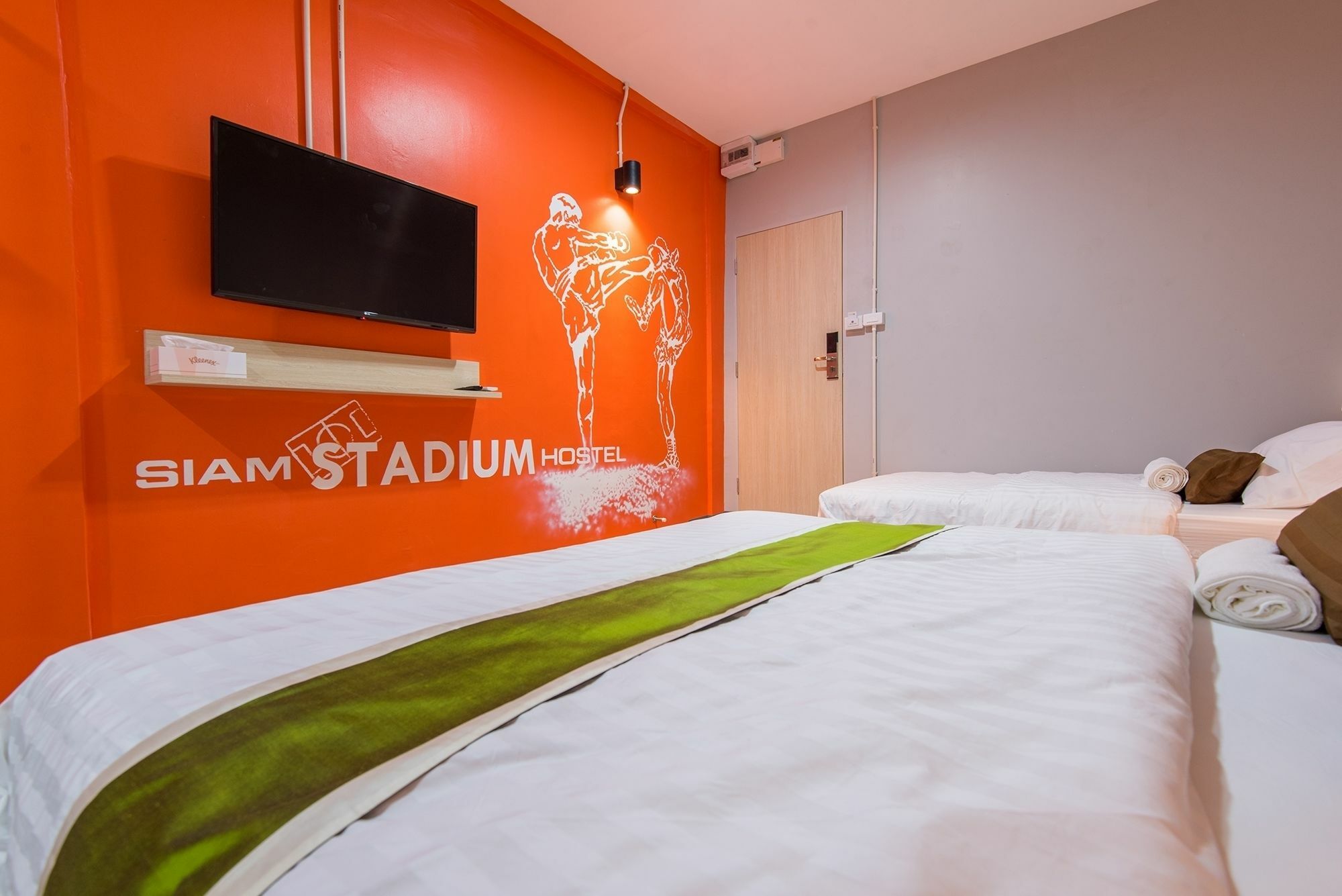 Siam Stadium Hostel Bangkok Bagian luar foto