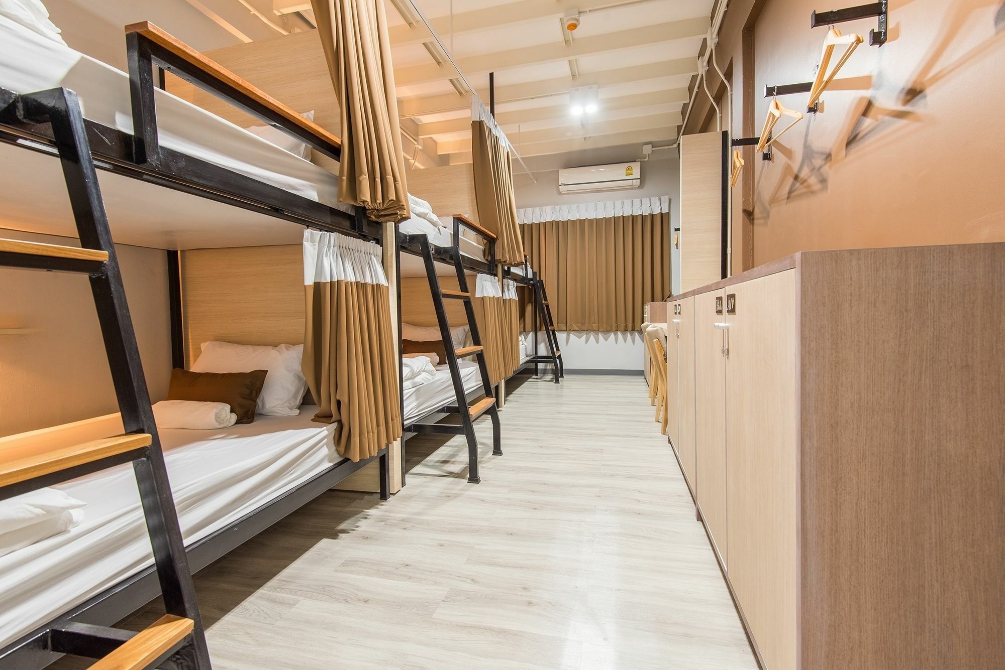 Siam Stadium Hostel Bangkok Bagian luar foto