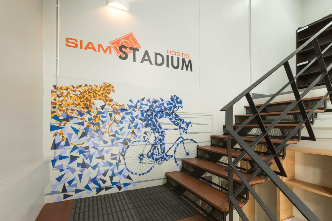 Siam Stadium Hostel Bangkok Bagian luar foto