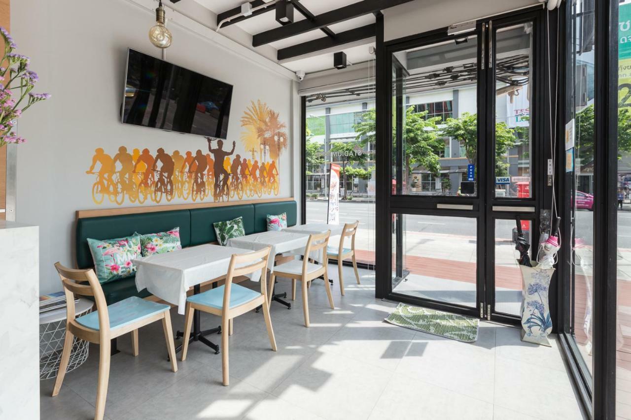 Siam Stadium Hostel Bangkok Bagian luar foto
