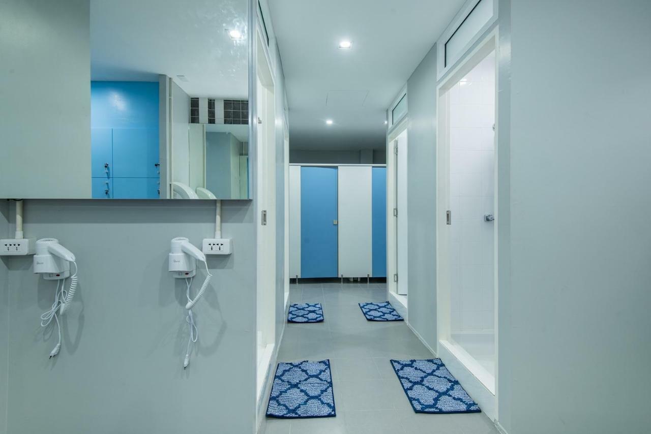 Siam Stadium Hostel Bangkok Bagian luar foto
